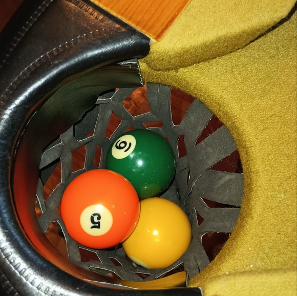 Light weight pool table - Picture 3 of 7